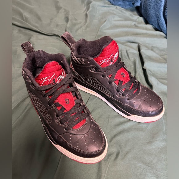 Jordan Flight 9’s (youth) - Picture 1 of 4